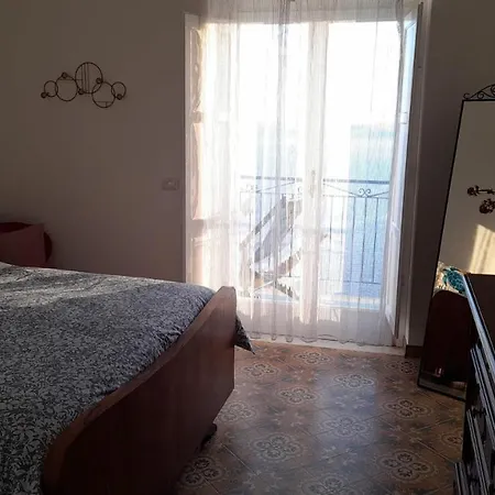 Mimi Junior Home, Sea View