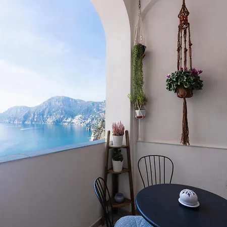 Mimi Junior Home, Sea View