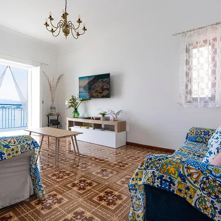 Mimi Junior Home, Sea View